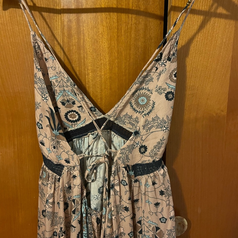 Tigerlily dress Size 12 PLUS matching shawl Size 12. - Picture 8 of 9